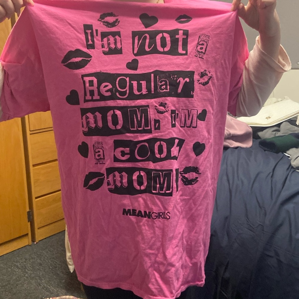 I’m NoT A REgUlAr M i’m a cool mom